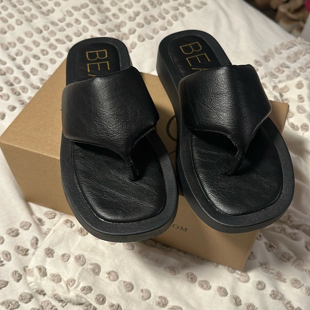 Beach by Matisse Black Puffy Thong Sandals
